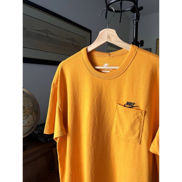NIKE THE NIKE TEE MENS SHORT SLEEVED T SHIRT SIZE MEDIUM YELLOW STREETWEAR HYPE - Picture 3 of 4